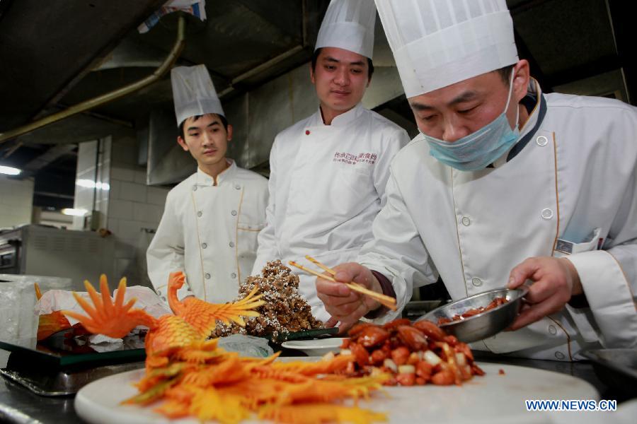 A cook creats dishes during a culinary contest in Neijiang, southwest China's Sichuan Province, Dec. 10, 2012. A total of 16 cooks attended the contest held here on Monday. (Xinhua/Lan Zitao)