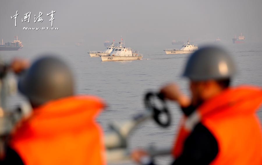 A ship formation under the East China Sea Fleet of the Navy of the Chinese People's Liberation Army (PLA) conducted actual-combat drill in a training sea area to enhance its actual combat capability. (navy.81.cn/Jiang Shan)
