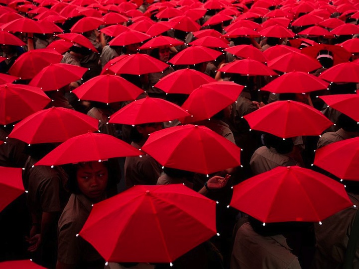 Most shocking colors in 2012: red (Photo source: www.huanqiu.com)