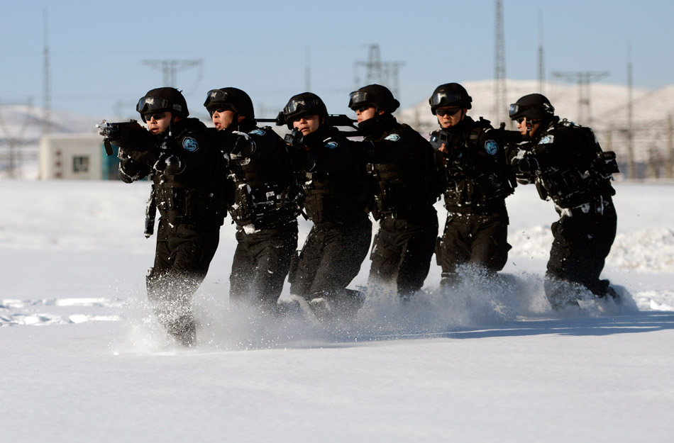 Altogether 288 special police take part in a military skills competition in a training base in Xinjiang Uygur Autonomous Region, Dec. 10, 2012. The policemen are from Xinjiang's 15 subordinate prefectures and cities. (Photo/ Xinhua)