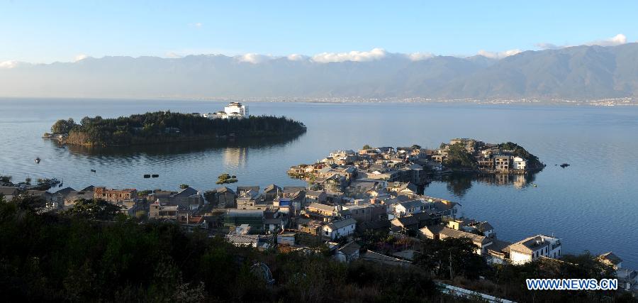 Photo taken on Dec. 12, 2012 shows the beautiful scenery of Shuanglang County in Dali, southwest China's Yunnan Province. (Xinhua/Qin Qing) 