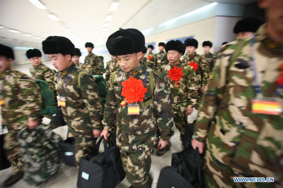 Newly recruited para-military policemen get off a train at a railway station in Hohhot, north China's Inner Mongolia Autonomous Region, Dec. 12, 2012. Newly recruited soldiers of People's Liberation Army (PLA) and para-military policemen joined their units around the country recently. (Xinhua/Zhang Fan) 