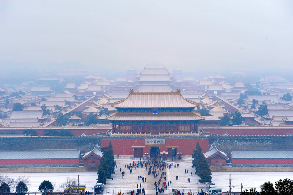 The photo taken on Dec. 12, 2012 shows the Forbidden City in snow in Beijing, capital of China. A snow hit the city on Wednesday. (Photo/Xinhua)