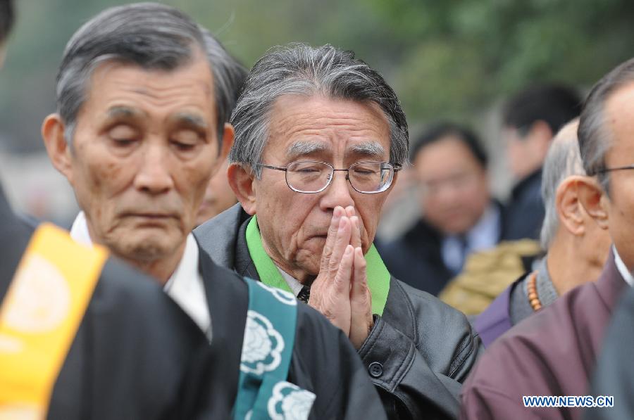 A Japanese mourner attends a religious service at the Memorial Hall of the Victims in Nanjing Massacre by Japanese Invaders in Nanjing, capital of east China's Jiangsu Province, Dec. 13, 2012, to mark the 75th anniversary of the Nanjing Massacre. (Xinhua/Shen Peng)