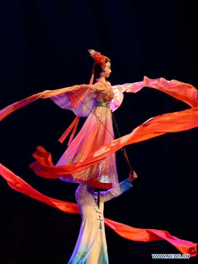 An artist controls a puppet during the 4th national puppet show and shadow play competition in Xi'an, capital of northwest China's Shaanxi Province, Dec. 13, 2012. Sixteen team from the nation would perform 51 shows during the competition.(Xinhua/Li Yibo)