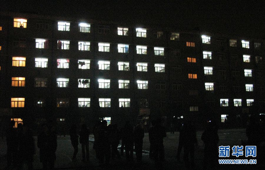 A university student in Wuhan uses the light in dormitories to confess his love, Feb. 19, 2009. (Photo/Xinhua)