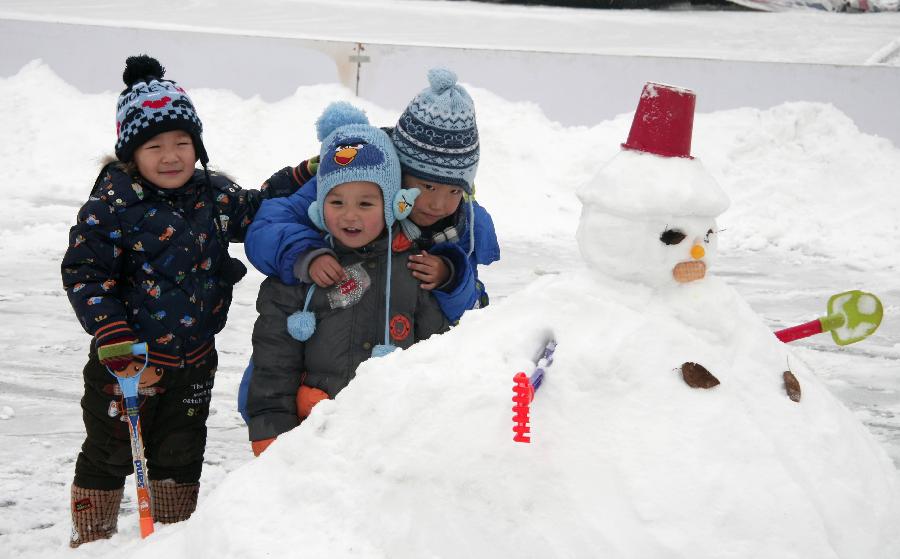 Children play the snow in Chengde City, north China's Hebei Province, Dec. 14, 2012. Heavy snow battered parts of northern China these days. (Xinhua/Wang Kun) 