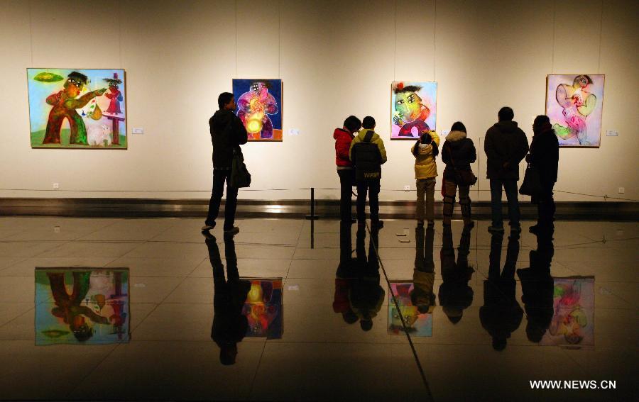 Visitors view artworks of Juan Ripolles, a well-known Spanish painter and sculptor, at his exhibition "Universe Ripolles" in the Jiangsu Provincial Art Museum in Nanjing, capital of east China's Jiangsu Province, Dec. 16, 2012. A total of 86 artworks of Juan Ripolles were displayed at the exhibition, which kicked off on Tuesday. (Xinhua) 