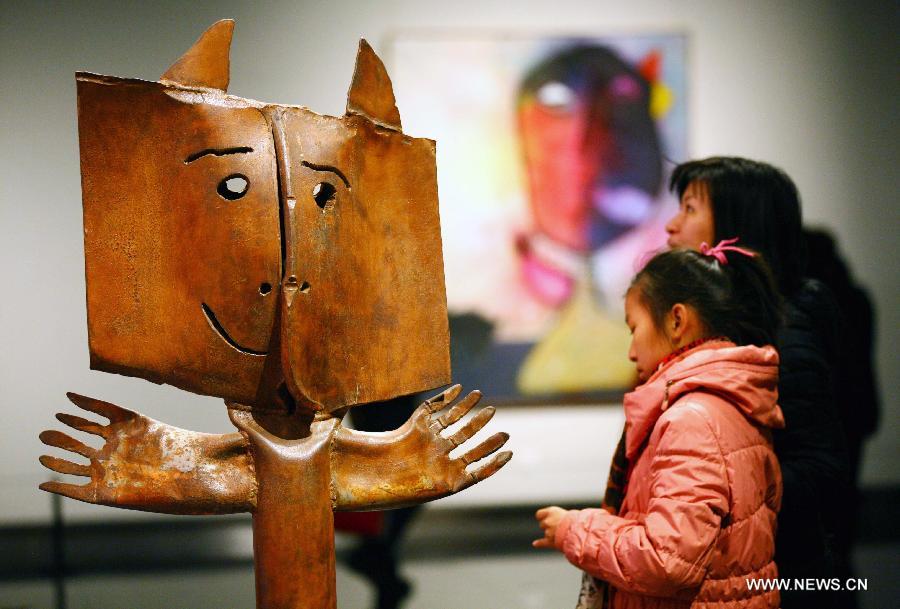 Visitors view a piece of sculpture of Juan Ripolles, a well-known Spanish painter and sculptor, at his exhibition "Universe Ripolles" in the Jiangsu Provincial Art Museum in Nanjing, capital of east China's Jiangsu Province, Dec. 16, 2012. A total of 86 artworks of Juan Ripolles were displayed at the exhibition, which kicked off on Tuesday. (Xinhua) 