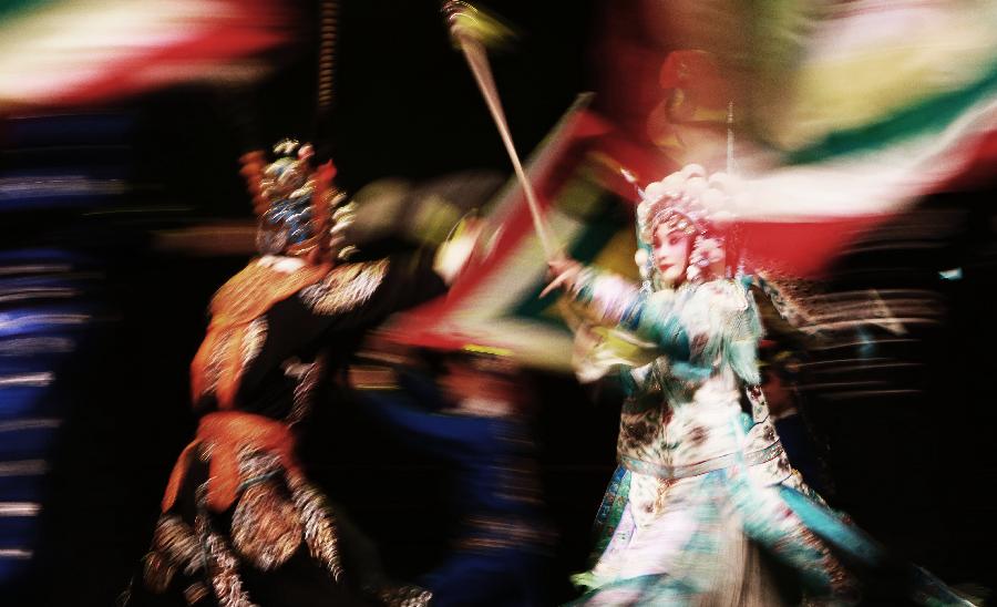 Students of the National Academy of Chinese Theatre Arts perform Peking opera during the "Youthful Vigor" art show in Tsinghua University in Beijing, capital of China, Dec. 14, 2012. (Xinhua/Wu Xiaoling) 