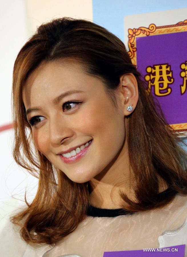 Singer Elanne Kwong poses for photos with fans at a signing event for her new album, in south China's Hong Kong, Dec. 16, 2012. (Xinhua/Li Peng) 