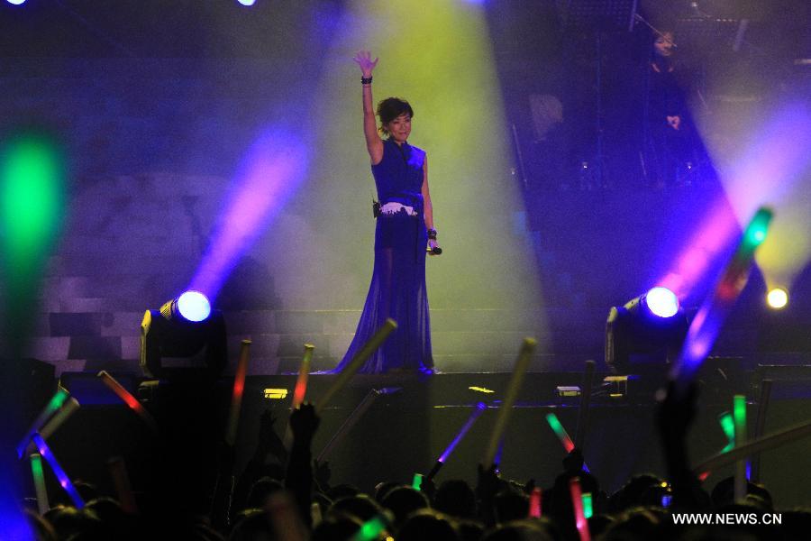 Singer Sandy Lam performs during her concert in Hangzhou, capital of east China's Zhejiang Province, Dec. 15, 2012. (Xinhua/Wu Huang)  