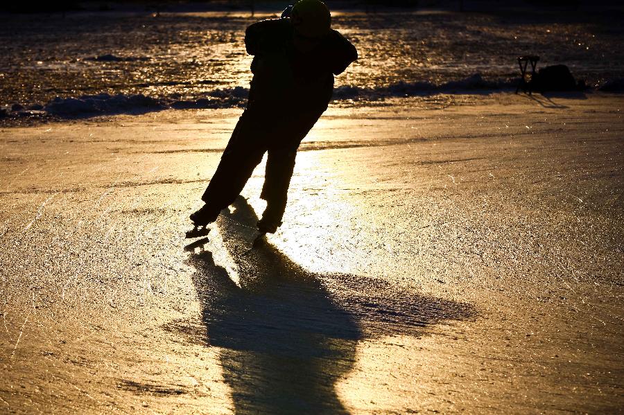 A skater enjoys himself upon the ice in Taoranting Park in Beijing, capital of China, Dec. 17, 2012. (Xinhua/Zhang Cheng) 
