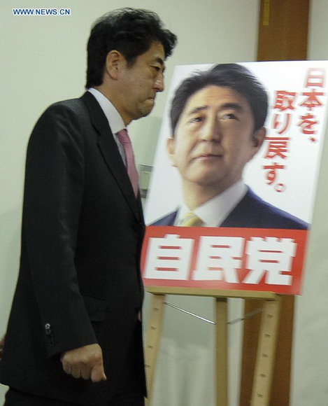 Shinzo Abe, leader of Japan's Liberal Democratic Party (LDP), attends a press conference at the headquarters of LDP in Tokyo, Japan, Dec. 17, 2012. LDP won by a landslide in Sunday's House of Representatives election as it solo secured 294 seats in the election. (Xinhua/Kenichiro Seki) 