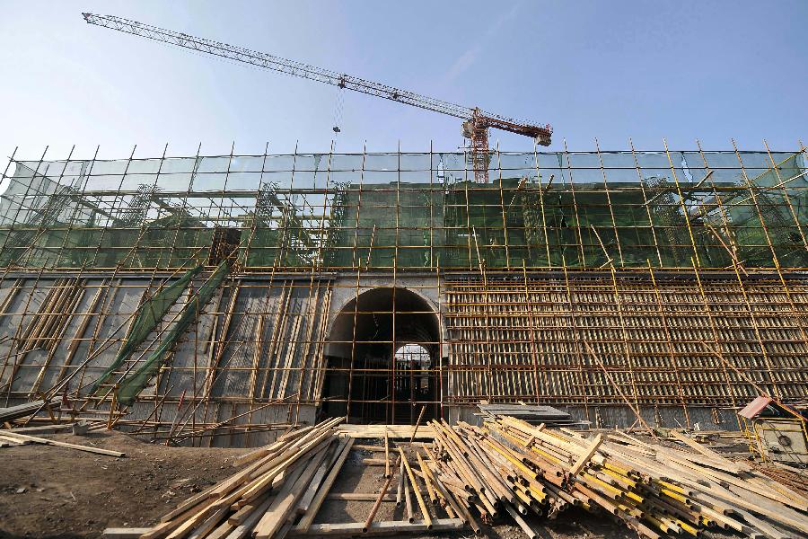 Photo taken on Dec. 17, 2012 shows the north gate under construction in the Ming Taiyuan County of Jinyuan Town in Taiyuan City, north China's Shanxi Province.(Xinhua/Zhan Yan) 