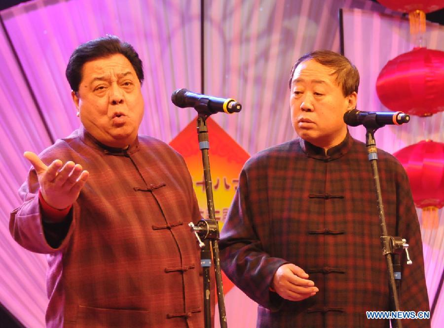 Chinese Quyi artists Li Jindou (L) and Li Jianhua perform during the awarding ceremony of a Chinese Quyi contest in Hohhot, capital of north China's Inner Mongolia Autonomous Region, Dec. 17, 2012. (Xinhua/Liu Yide) 