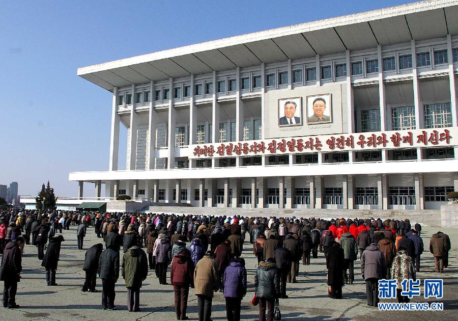 Photo released by Korean Central News Agency (KCNA) on Dec. 17, 2012 shows people observing silence in memory of Kim Jong Il in Pyongyang, Democratic People's Republic of Korea (DPRK). The day is the first anniversary of demise of North Korean leader Kim Jong Il.(Xinhua/KCNA) 