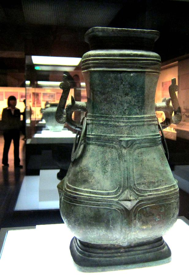 Photo taken on Dec. 18, 2012 shows a bronze at the Shandong Museum in Jinan, capital of east China's Shandong Province. The Shandong Museum has been listed among the second batch of China's national first-level museums, according to the State Administration of Cultural Heritage. (Xinhua/Xu Suhui)