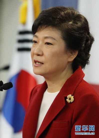 Park Geun-Hye, South Korean presidential candidate of conservative and right wing ruling Saenuri Party (R) speaks to the media at the press conference on last canvassing day on Dec. 18, 2012. Park Geun-hye hopes to make history and become South Korea’s first female president. (Xinhua/Park Jin-hee)