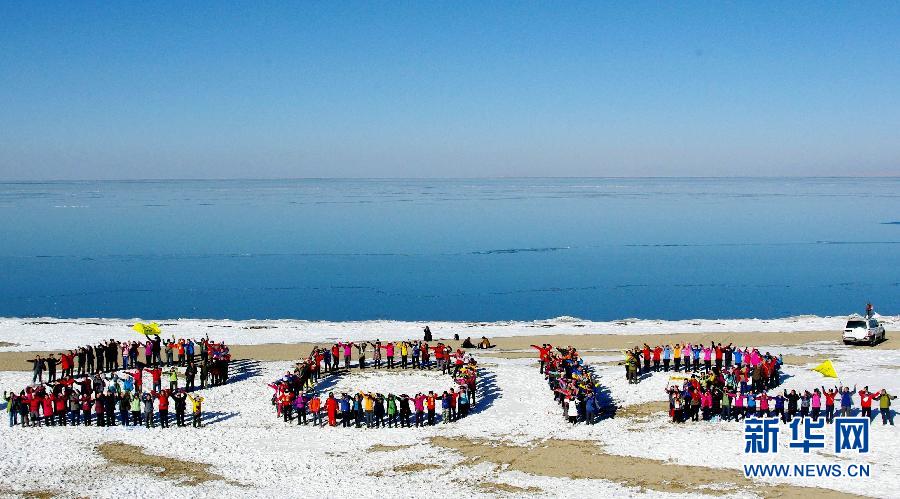Hikers pose"2012" by the Qinghai Lake on Jan. 1, 2012.