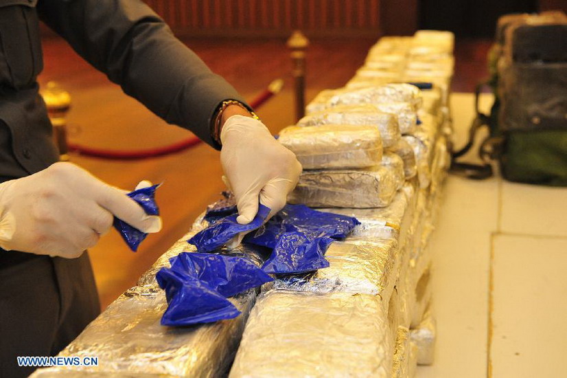 Thai Highway Police officers display seized drugs during a press conference at its headquarters in Bangkok, capital of Thailand, Dec. 19, 2012. Thai Highway Police on Wednesday intercepted a shipment of 1.3 million methamphetamine pills hidden in a pick-up truck carrying vegetables in southern province of Chumphon, Thai News Agency reported. (Xinhua/Rachen Sageamsak)