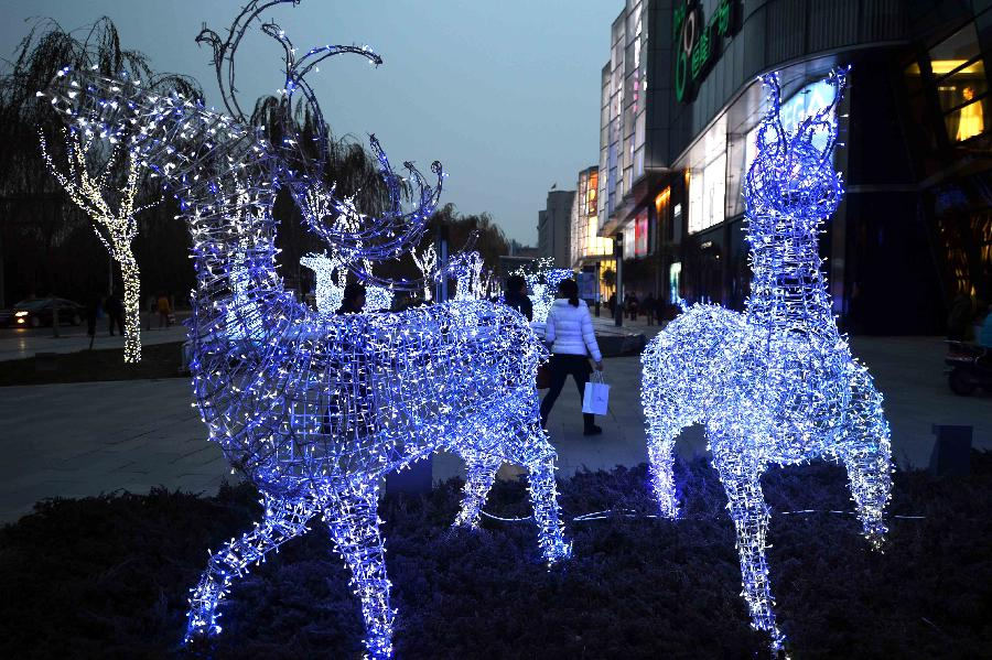 Christmas decorations are seen in downtown Jinan, capital of east China's Shandong Province, Dec. 19, 2012. (Xinhua/Zhu Zheng) 