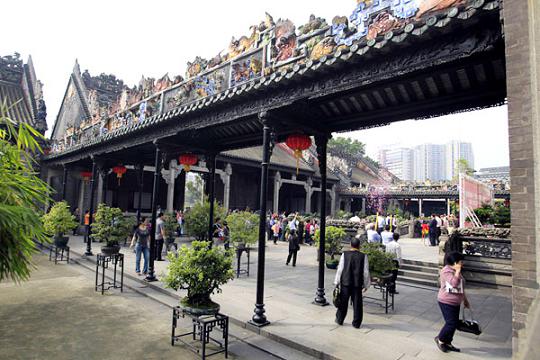 The Chen Family Temple is a historical gem hidden in the concrete jungle of skyscrapers in the heart of Guangzhou. (Photo by Zou Zhongpin / China Daily)