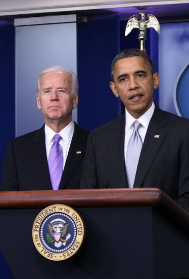 U.S. President Barack Obama (R), with Vice President Joe Biden at his side, speaks to the media at the White House briefing room in Washington D.C. on Dec. 19, 2012. (Xinhua/Fang Zhe) 
