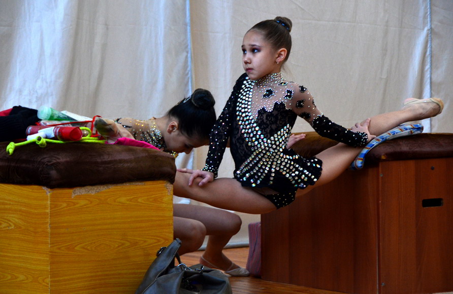 Young gymnasts prepare to start. (People’s Daily Online/Xu Xinghan)