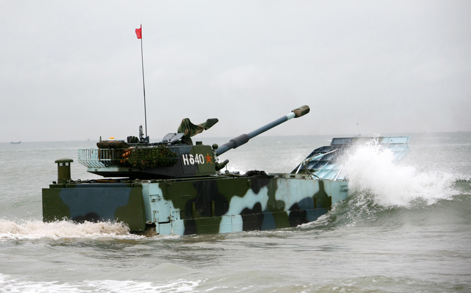 Marine brigade in amphibious armored training