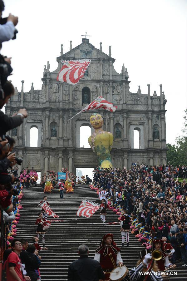 Participants perform during a parade to mark the 13th anniversary of the establishment of the Macao Special Administrative Region (SAR) in Macao, south China, Dec. 20, 2012. Artists and groups from all over the world, accompanied by numerous local talents, set out on their performing journey from the city's iconic Ruins of St. Paul's and across the city. (Xinhua/Cheong Kam Ka) 