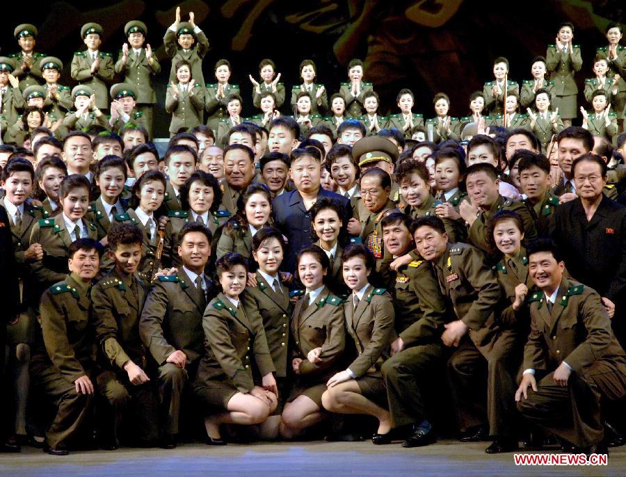 Kim Jong Un (C), poses for photos with performers in Pyongyang, capital of DPRK, in this picture released by Korean Central News Agency on July 27, 2012. Kim Jong Un watched a performance staged in Pyongyang on July 26 to mark the 59th anniversary of the end of the Korean War. (Xinhua/KCNA) 