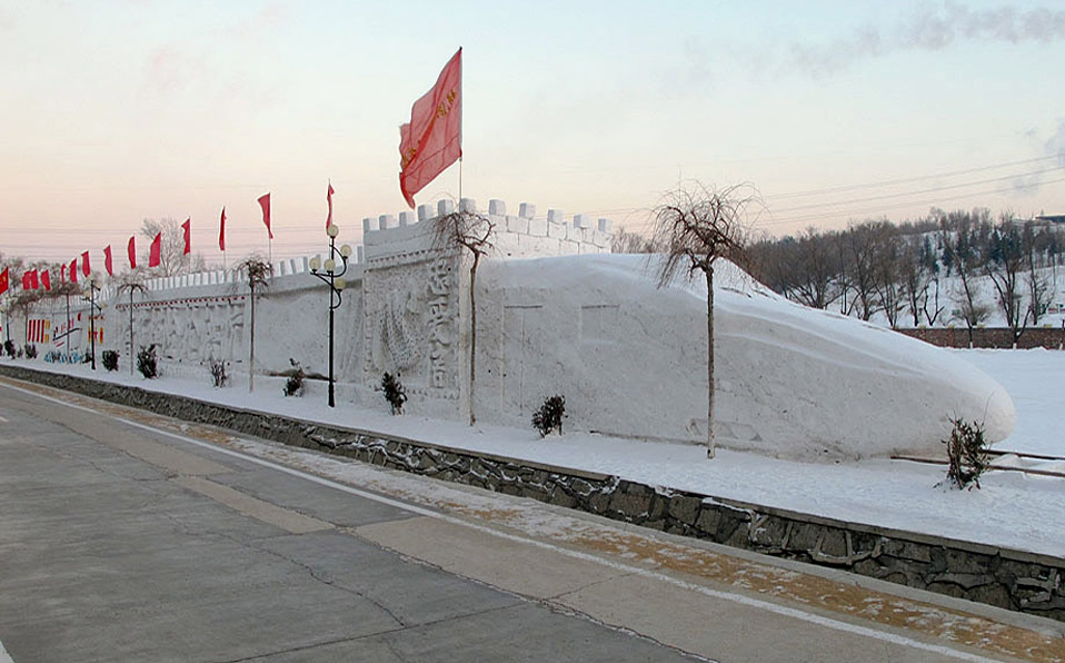 Snow Great Wall built by PLA soldiers