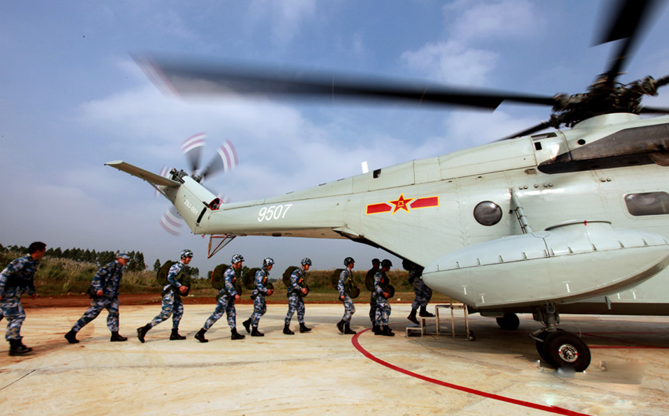 Marine brigade in high-altitude parachute training