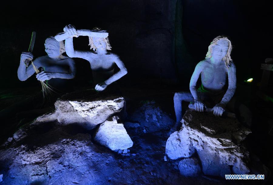 Photo shows the sculptures imitating ancient people's life at the Xianren Cave in Dayuan Township of Wannian County, east China's Jiangxi Province. Xianren Cave is the location for historically important finds of prehistoric pottery sherds and rice remains. (Xinhua/Zhou Ke)