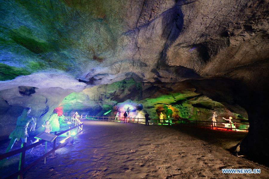 Photo shows the interior scene at the Xianren Cave in Dayuan Township of Wannian County, east China's Jiangxi Province. Xianren Cave is the location for historically important finds of prehistoric pottery sherds and rice remains. (Xinhua/Zhou Ke) 
