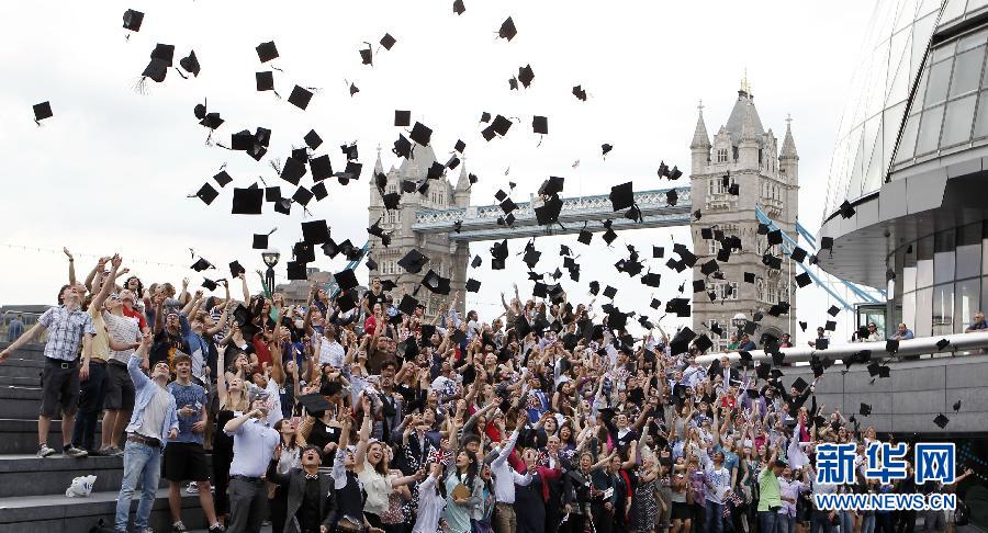 A total of 295 graduate students from more than 100 countries throw their trencher cap into sky during graduation ceremony on the riverside of Thames, London on May 30, 2012. This largest number of students participated activity is the 14th Guinness World Records that London breaks in 2012, which is held to celebrate the increased number of foreign students in London. (Xinhua/Wang Lili)