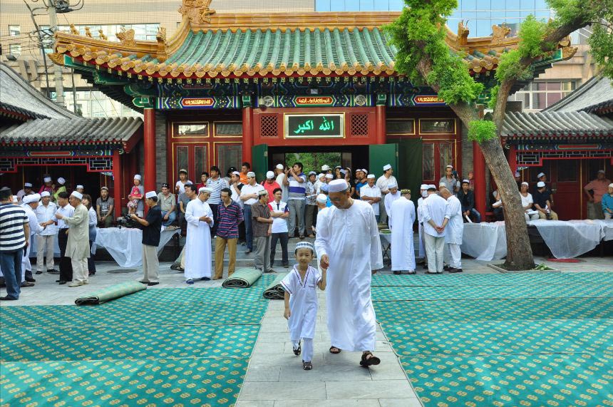 The photo named "Father and son going to the Mosque" records the sacred praying of a father with his son. Beijing is a city that houses various kinds of ethnic groups, including the Hui minority. (China.org.cn/Ridla Soerokarso)