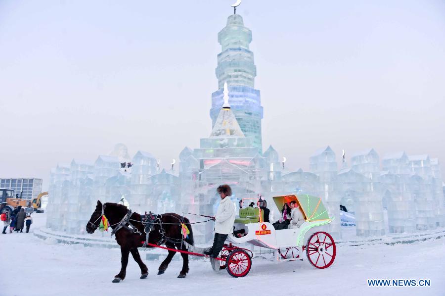Tourists take a carriage at the 29th Harbin International Ice and Snow Festival in Harbin, capital of northeast China's Heilongjiang Province, Dec. 23, 2012. The festival kicked off at the Harbin Ice and Snow World on Sunday. (Xinhua/Wang Song) 