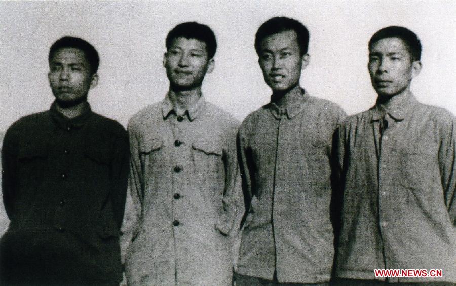 File photo taken in 1973 shows Xi Jinping (2nd L) poses for photo during the period when he is an educated youth in Yanchuan County of northwest China's Shaanxi Province. (Xinhua) 