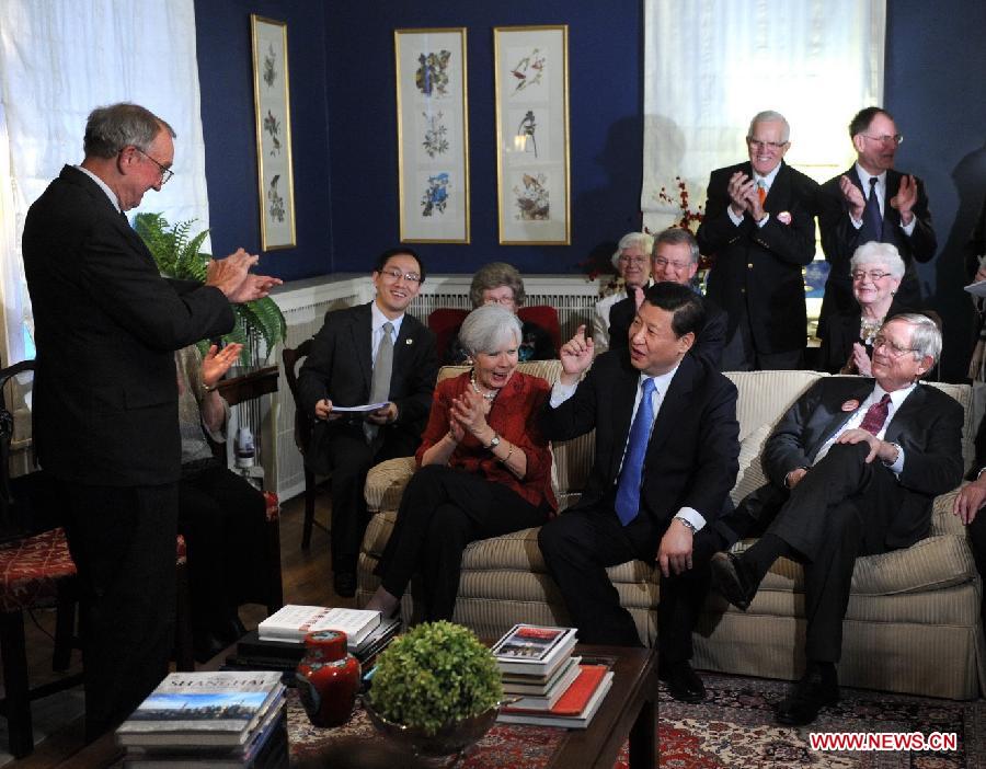 File photo taken in February 2012 shows Xi Jinping (2nd R, front) and his old American friends who got to know each other 27 years ago have a tea chat at a friend's home during his visit to the State of Iowa in the United States. (Xinhua/Liu Jiansheng) 