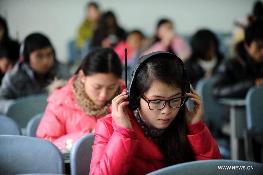 Candidates of National College English Test sit the exam at Hubei University of Economics in Wuhan, central China's Hubei Province, Dec. 22, 2012. 