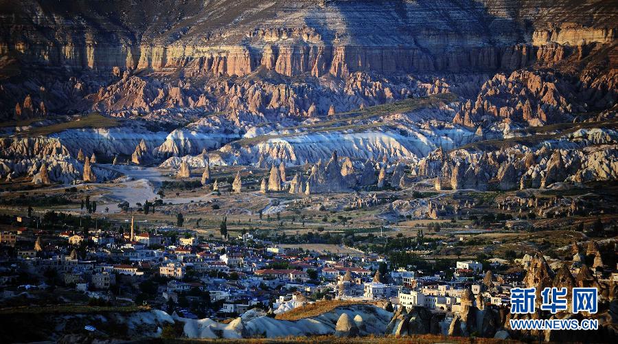 The picture of Cappadocia, a historical region in Central Anatolia, is taken in Turkey on July 9, 2012. (Xinhua/Ma Yan) 
