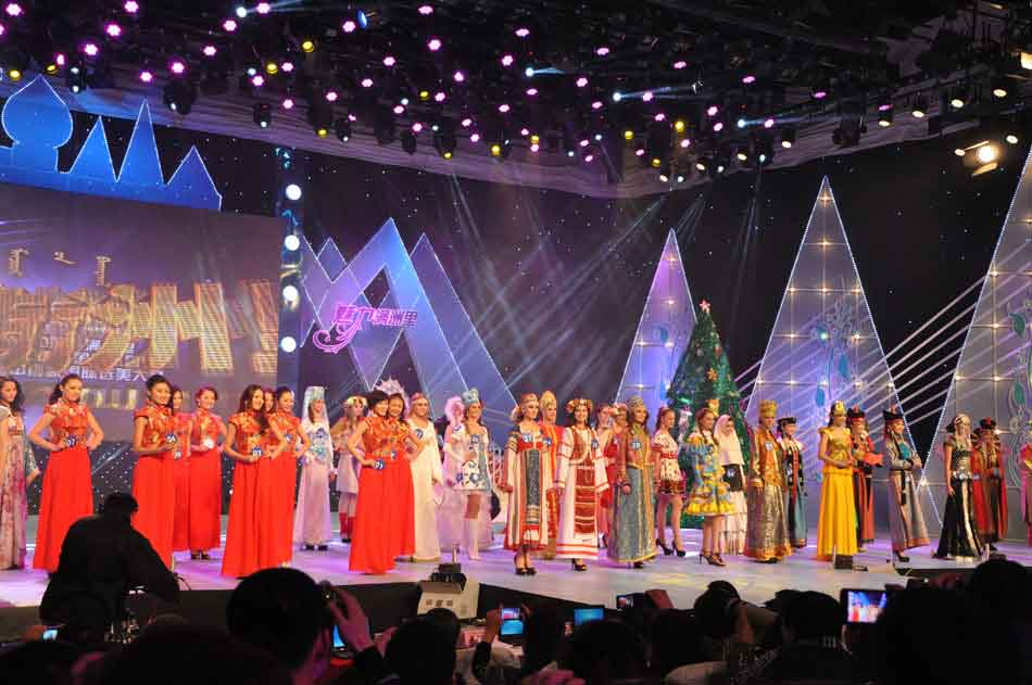 Contestants compete at the 9th China, Russia and Mongolia International Beauty Pageant which is held in Manzhouli, Hulun Buir city in north China's Inner Mongolia Autonomous Region on the evening of Dec. 24, 2102. (People's Daily Online/Zeng Shurou)