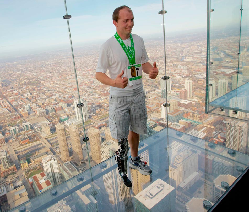 The photo captures Zac Vawter’s successfully climbing on one of the world's tallest skyscrapers on Nov. 4, 2012. Zac Vawter, a 31-year-old software engineer, lost his right leg in a car accident. Luckily, he got a robotic leg. By simply thinking of “climbing stairs”, Zac Vawter made his way up 103 flights of stairs to the top of Willis Tower in Chicago. (Xinhua/Reuters)