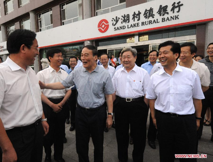 File photo taken on June 15, 2009 shows Wang Qishan inspects the Sand Lake Rural Bank in Yinchuan, capital of northwest China's Ningxia Hui Autonomous Region. (Xinhua) 