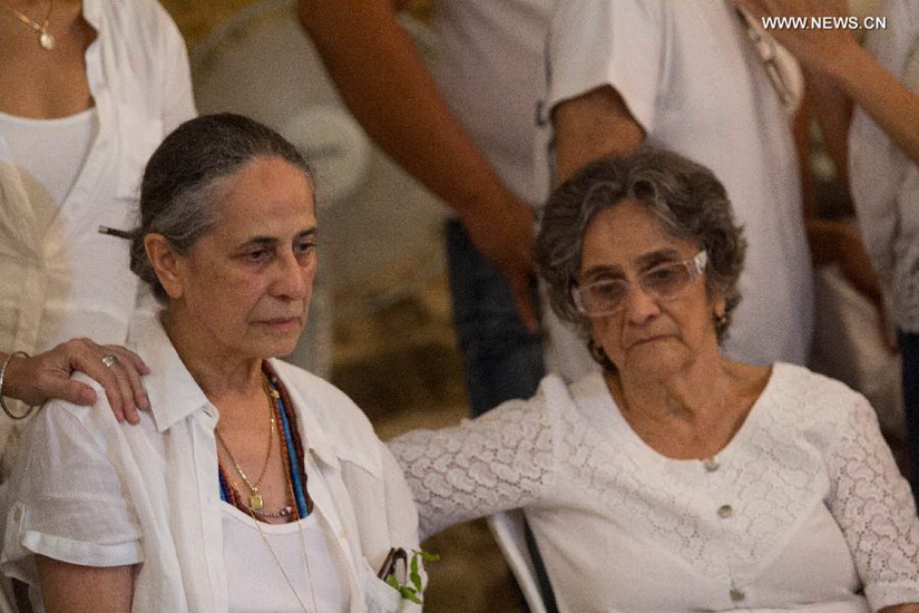 Singer Maria Bethania (L) reacts during the funeral of her mother Claudionor Viana Teles Velloso, known as "Dona Cano", in Santo Amaro of Purificacion, Brazil, on Dec. 25, 2012. Teles Velloso, mother of Brazilian musicians Caetano Veloso and Maria Bethania, died on Tuesday at the age of 105 in her house in the city of Santo Amaro of Purificacion, Brazil, according to her relatives. (Xinhua/Agencia Estado)
