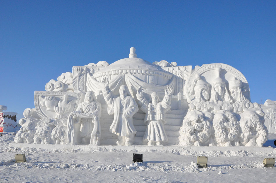 Photo shows a snow sculpture in the theme park of the 14th China-Russia-Mongolia International Ice and Snow Festival in Manzhouli, Hulun Buir in north China's Inner Mongolia Autonomous Region on December 25. (People's Daily Online/Zeng Shurou)