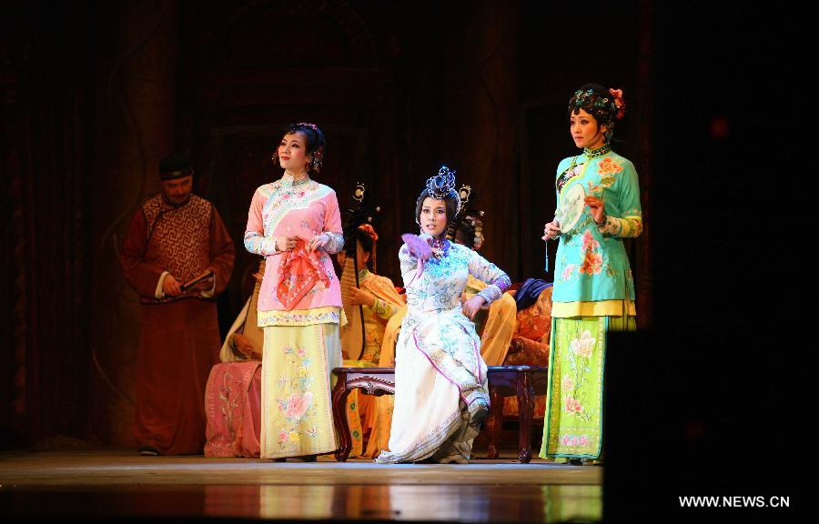Actress Liu Xiaoqing (2nd R) performs during a stage drama, which tells a story of famous courtesan Sai Jinhua, a legendary but controversial figure in the late Qing Dynasty (1644-1911), in Nanjing, capital of east China's Jiangsu Province, Dec. 25, 2012. (Xinhua) 