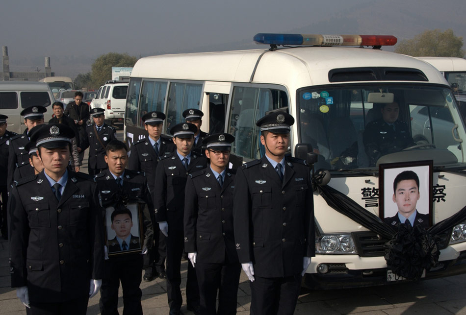 Colleagues bid farewell to Huang Sheng in his funeral on Nov. 27, 2012. 